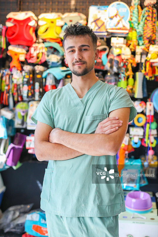 年轻的兽医肖像，动物医院图片素材