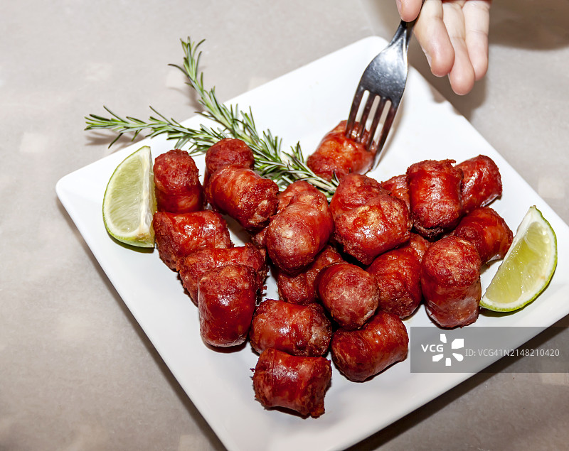 准备食用炸香肠图片素材