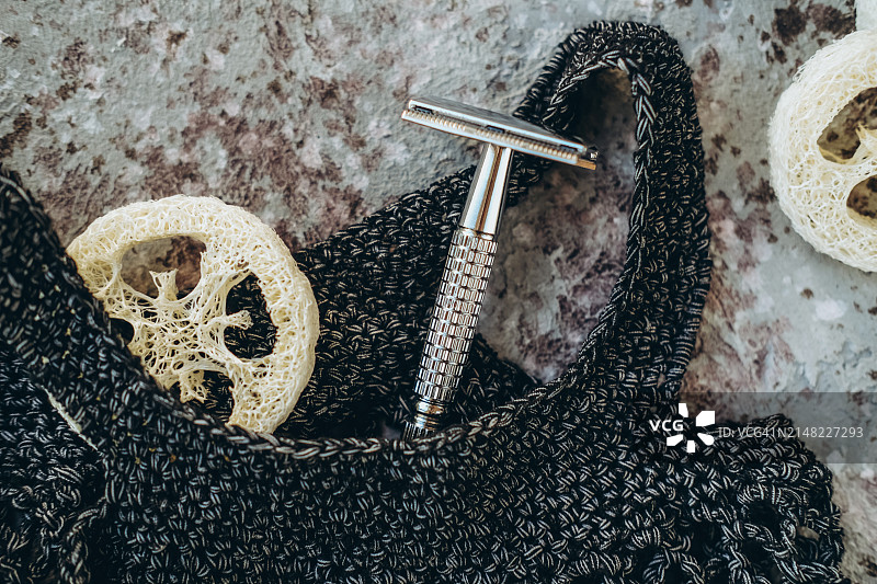 卫生用品和黑色网袋图片素材