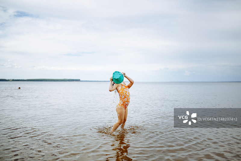 有趣的水边体验图片素材