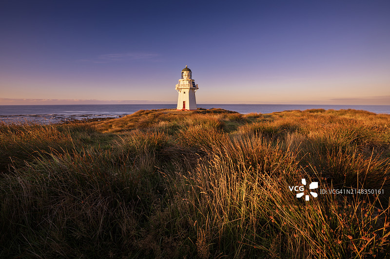 新西兰怀帕帕角灯塔的清晨阳光图片素材