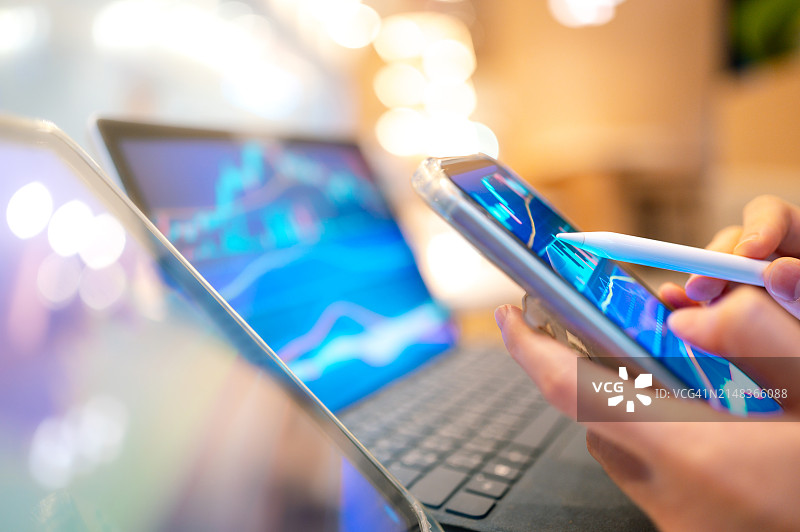 不确定金融市场中的股市图表预测图片素材