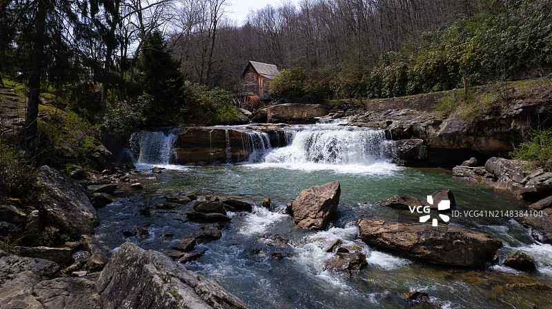 西弗吉尼亚州巴布科克州立公园的乡村格莱德克里克石磨坊图片素材