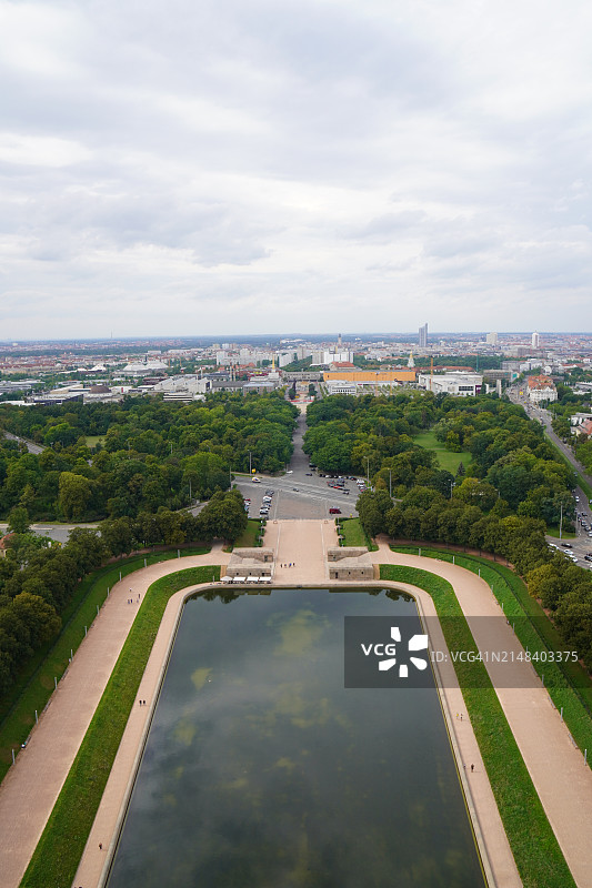 德国莱比锡城市天际线和眼泪湖图片素材