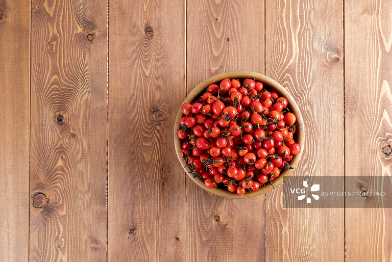 俯视拍摄的餐桌水果碗图片素材