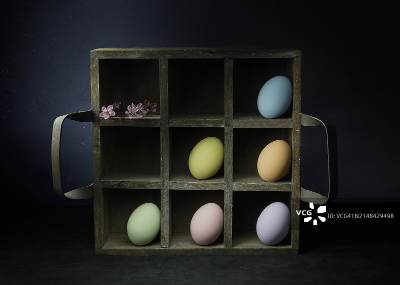 桌上纸盒鸡蛋特写，美国俄勒冈州科瓦利斯图片素材