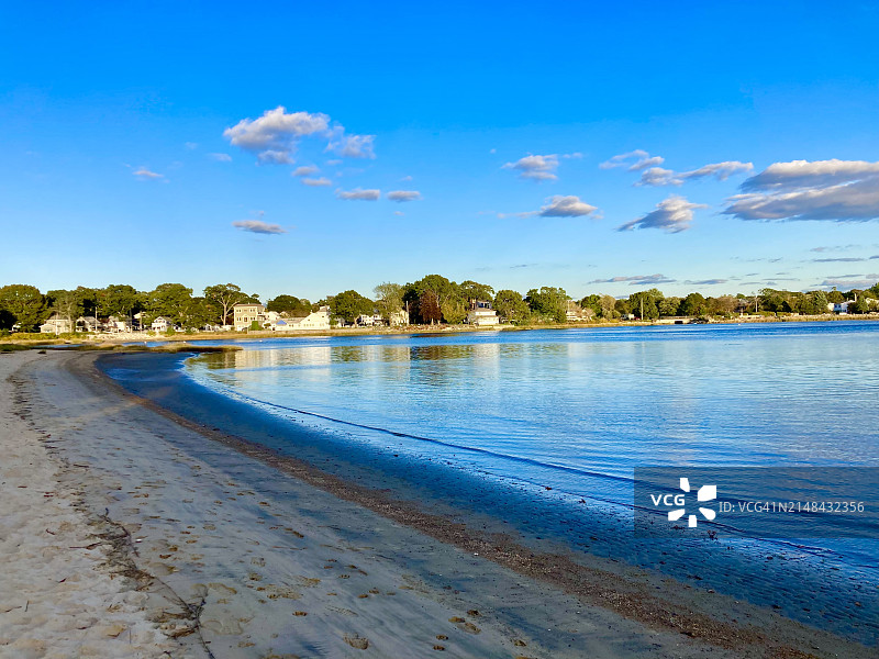 美国罗德岛沃里克海滩的蓝天景色图片素材