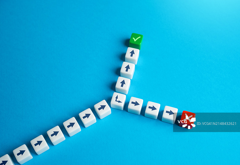 蓝色背景上的文字俯视图片素材