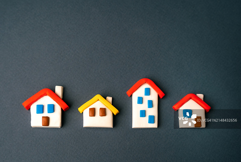 黑色背景上的模型房屋特写图片素材