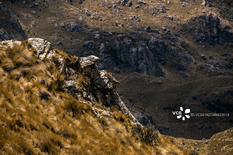 厄瓜多尔阿苏艾昆卡陆地岩石高角度景观图片素材