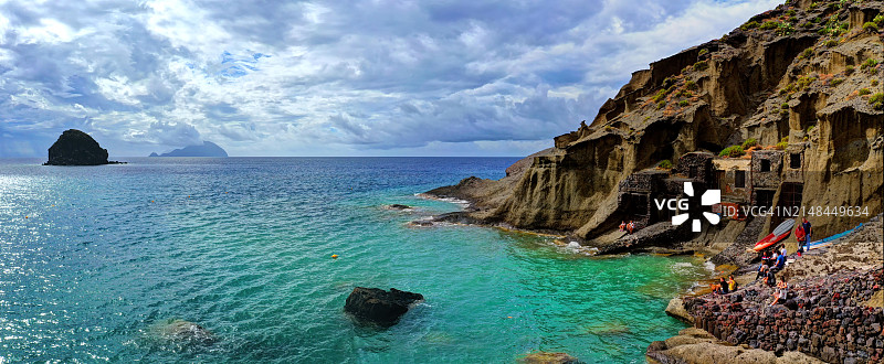 西西里萨利纳岛蓬塔佩尔恰托老码头图片素材