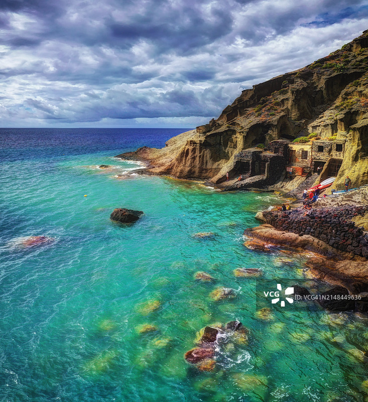 西西里萨利纳岛蓬塔佩尔恰托老码头图片素材