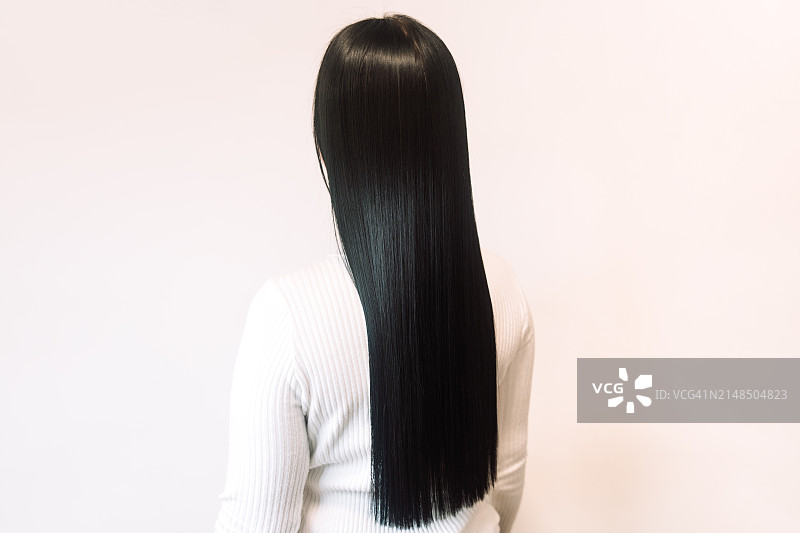 护理后亮泽顺滑的黑色长发图片素材