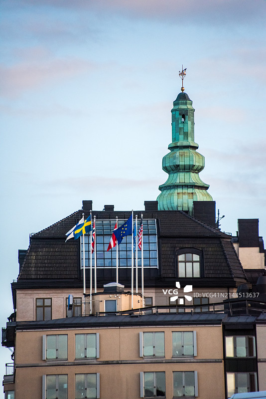 斯德哥尔摩南城的卡塔琳娜教堂和旗帜图片素材