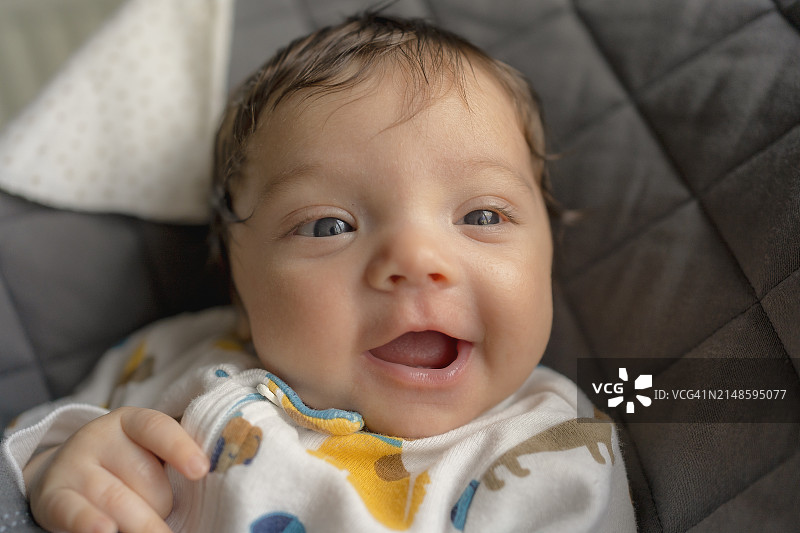 微笑的婴儿图片素材