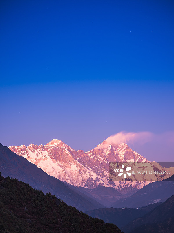 珠穆朗玛峰，努子峰洛子峰喜马拉雅山脉，尼泊尔的星光图片素材