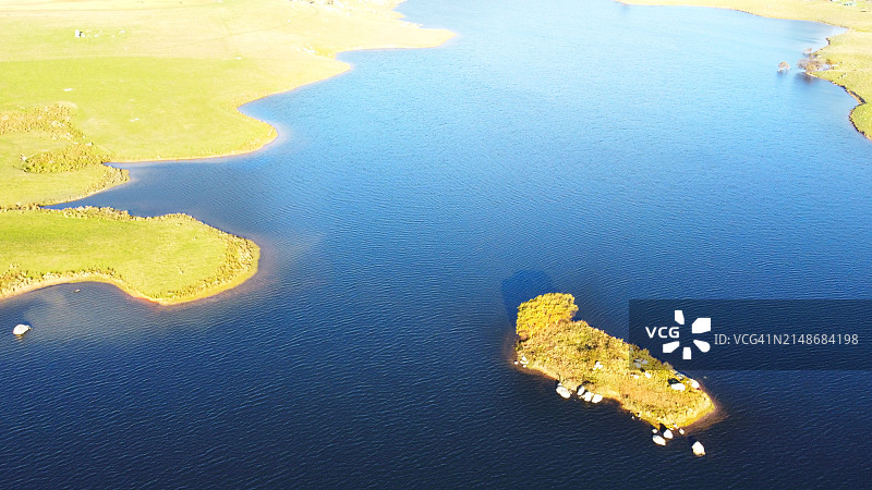 奥伯龙大坝及周边景观的鸟瞰图图片素材