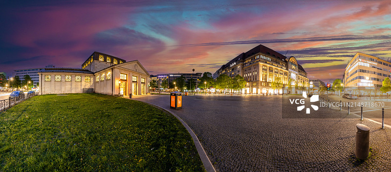 柏林维滕贝格广场：地铁站和卡迪威百货公司图片素材