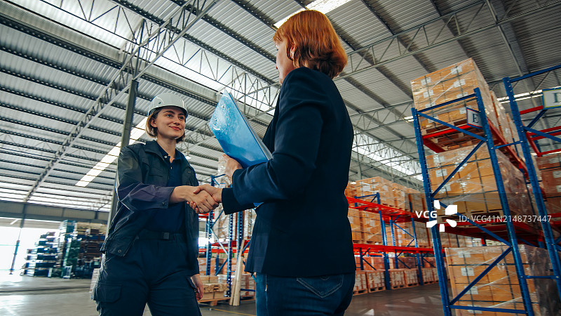 仓库中达成的成功协议图片素材