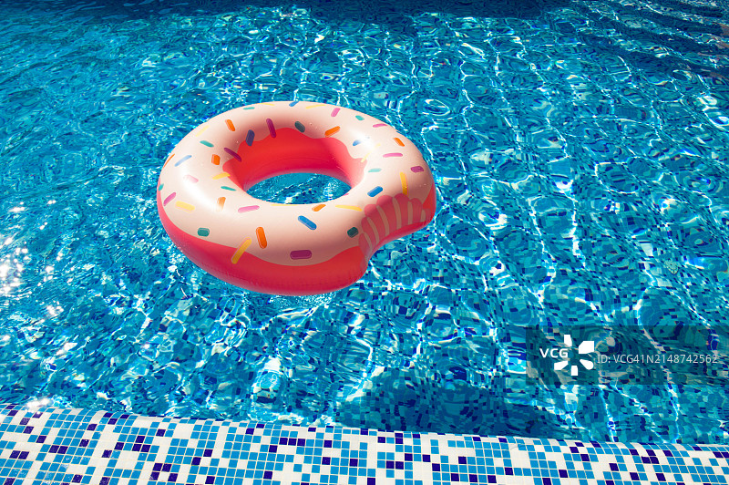 游泳圈图片素材