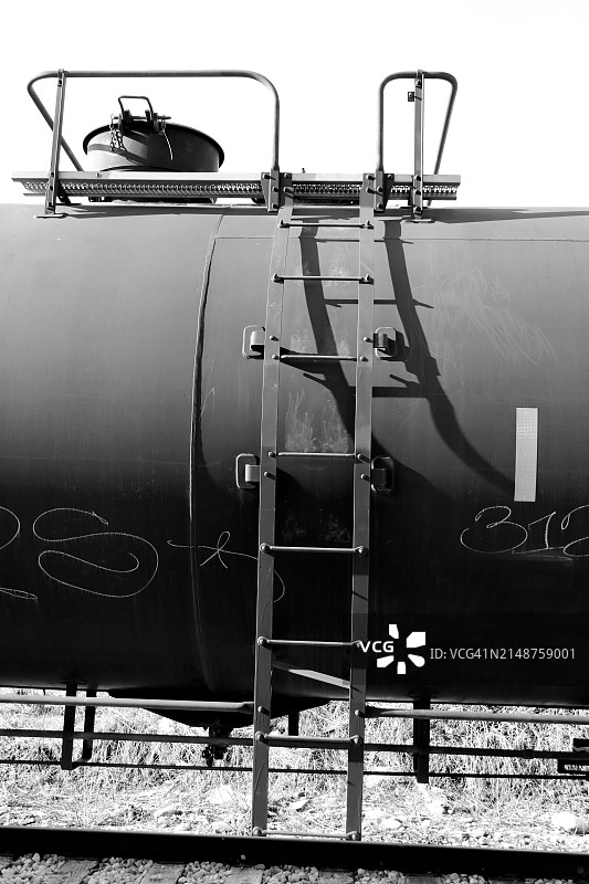油罐舱口的梯子图片素材
