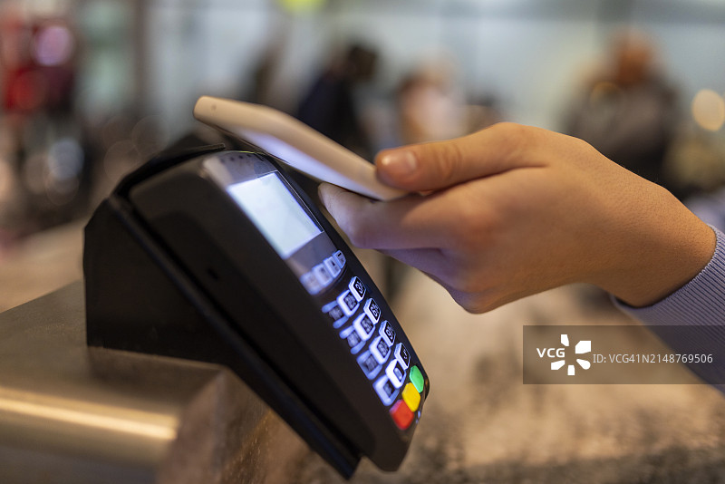 手机非接触式支付图片素材