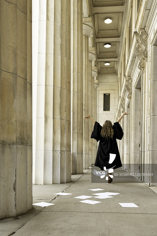 毕业后的自由……不再有学业！图片素材