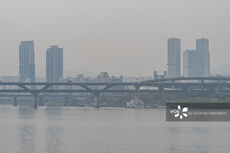 韩国首尔市的河畔住宅区图片素材