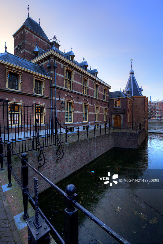 蓝色时刻的荷兰首相办公室（Het Torentje）图片素材