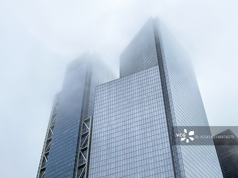 雾中的纽约世界贸易中心图片素材