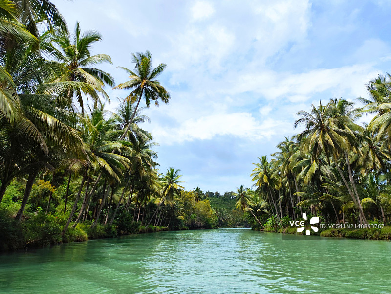 东爪哇帕奇丹的马龙河碧水图片素材