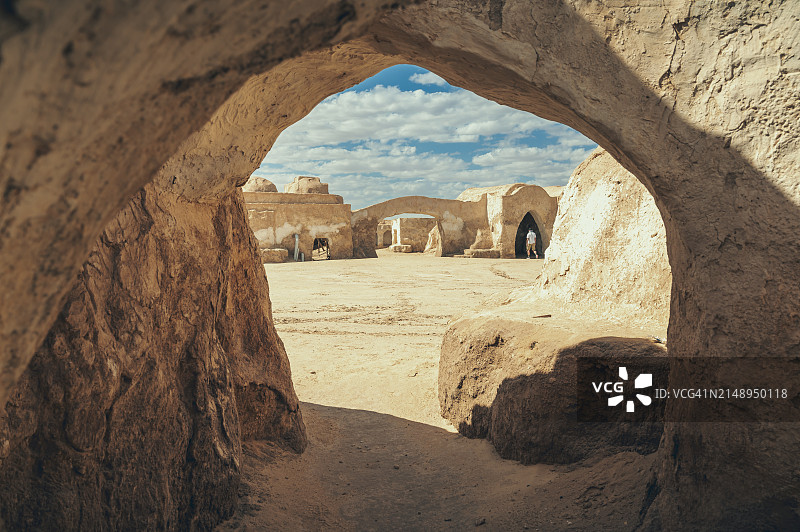 突尼斯莫斯埃斯帕的废弃电影布景地图片素材