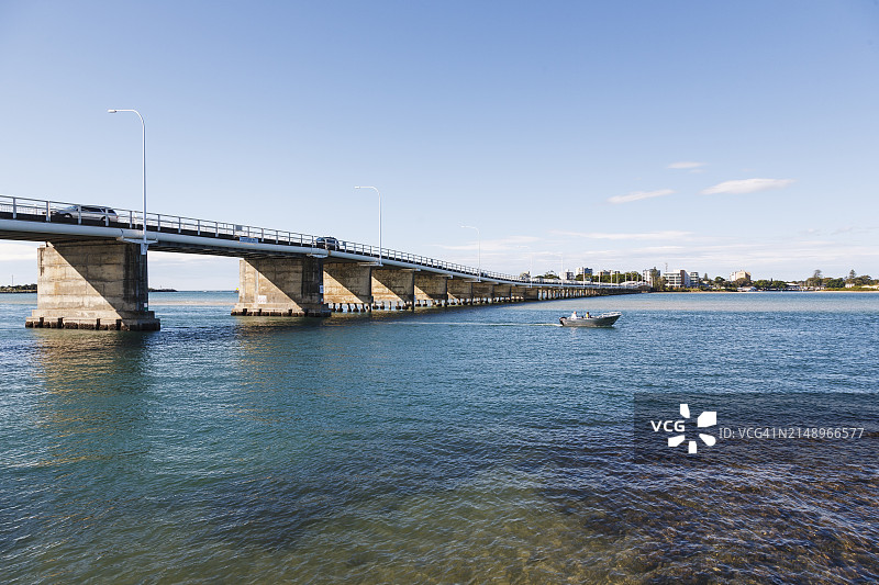 库隆古卢克河上的福斯特坦卡里大桥图片素材