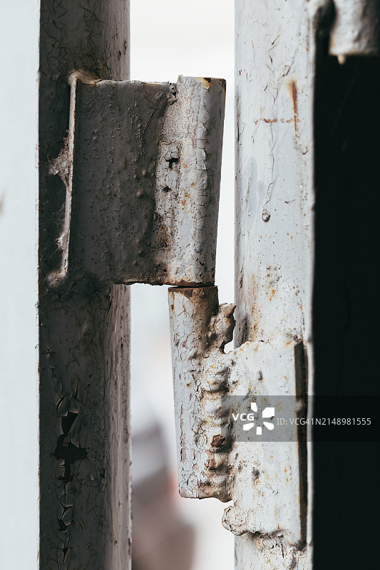 生锈的金属铰链特写图片素材