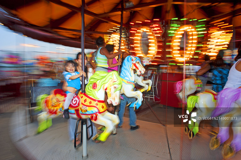 纽约布鲁克林 Coney 岛游乐园的旋转木马图片素材