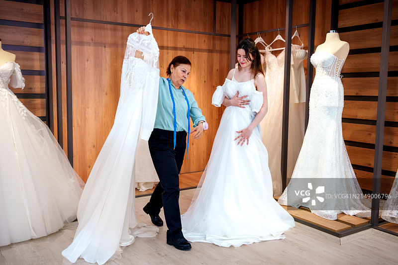 设计师为新娘准备婚礼图片素材