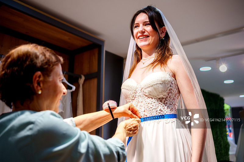 设计师为新娘准备婚礼图片素材