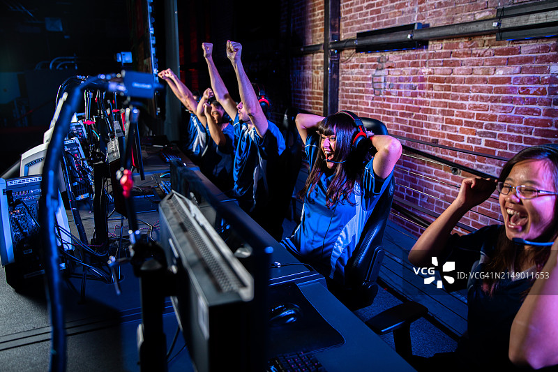 电竞团队赢得比赛图片素材