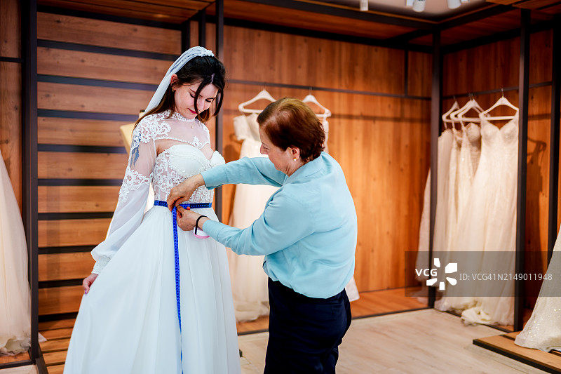 设计师为新娘准备婚礼图片素材