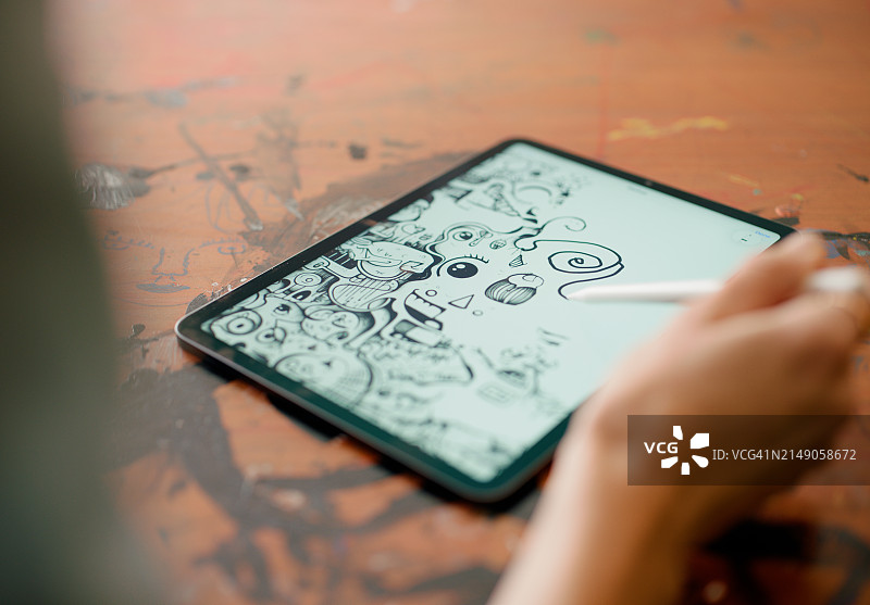 平板电脑：手绘数字插图，艺术和平面设计图片素材