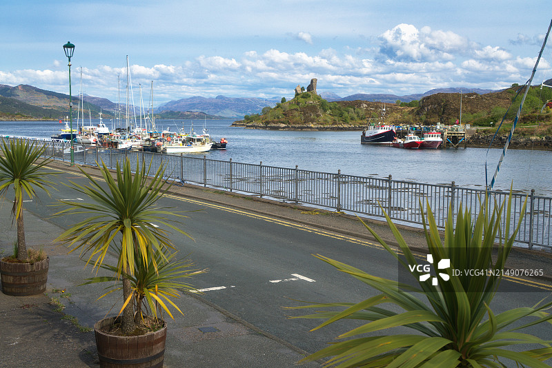 从凯尔阿金港向东俯瞰洛克阿尔什湖，苏格兰西部高地图片素材
