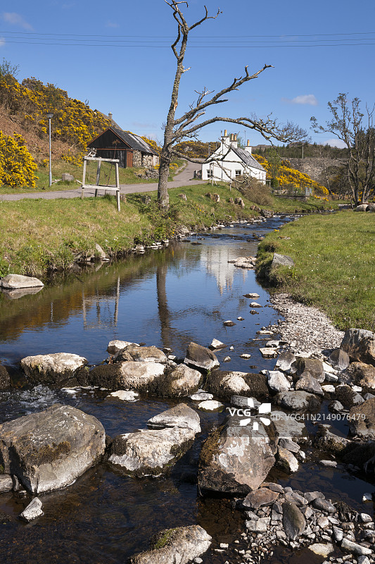 洛哈尔什普洛克顿附近杜伊里尼什著名的传统高地农耕村庄图片素材