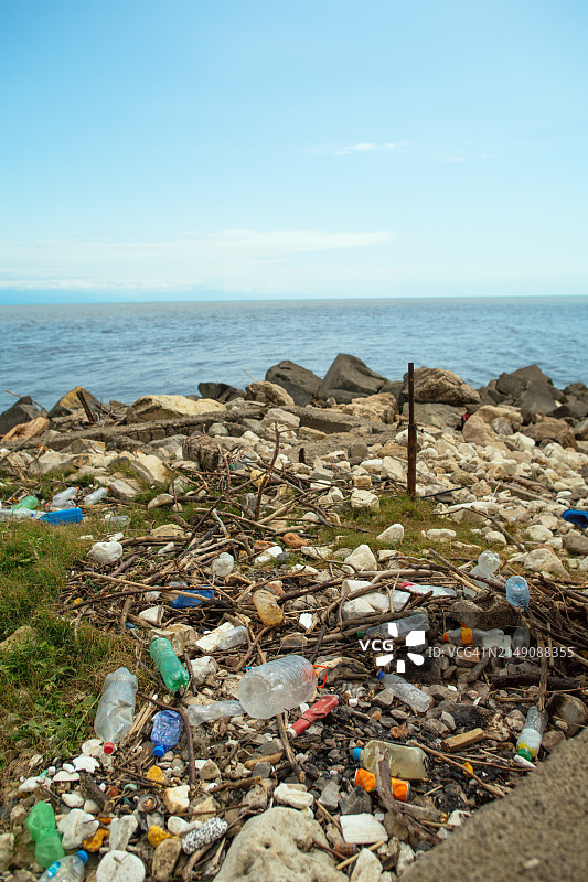 海滩垃圾、塑料污染和生态问题图片素材