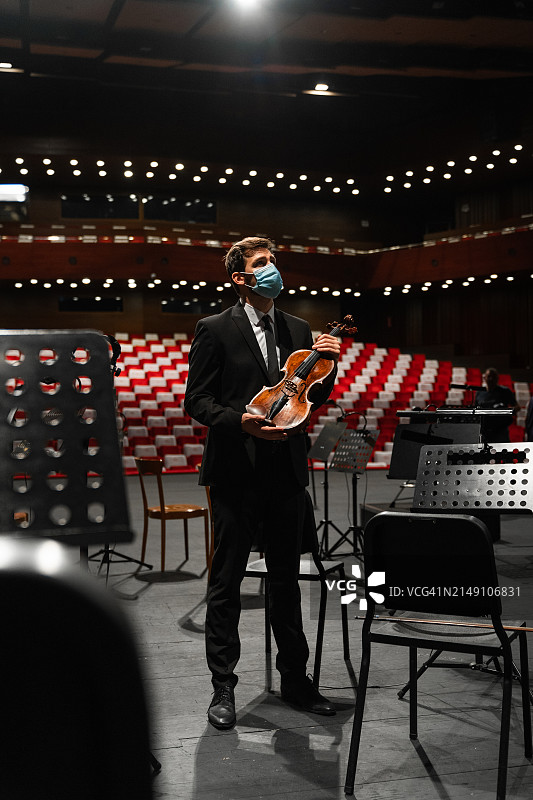 音乐家在舞台上图片素材