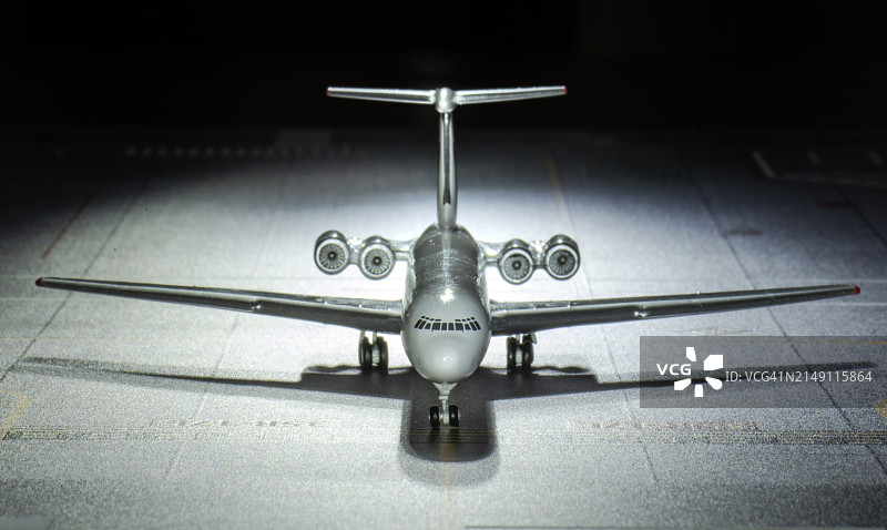 四引擎飞机模型正面微距图图片素材