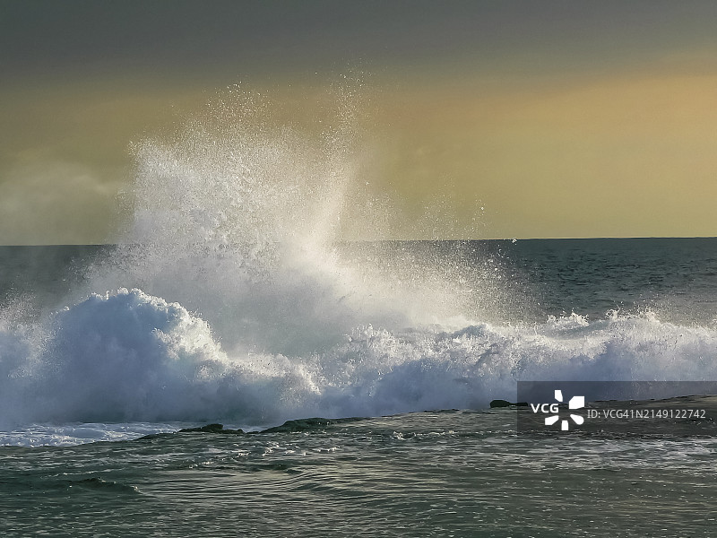 强浪，瓦瓦洛里海滩，凯卢阿-科纳，夏威夷图片素材