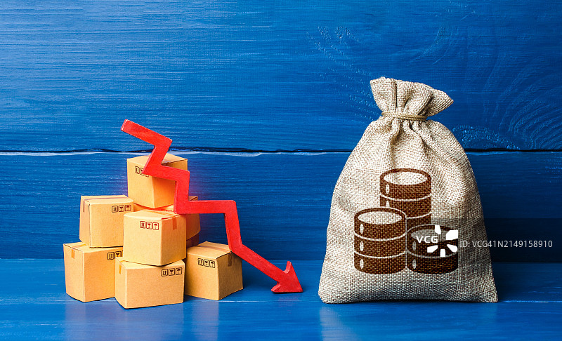 桌子上的纸板箱特写图片素材