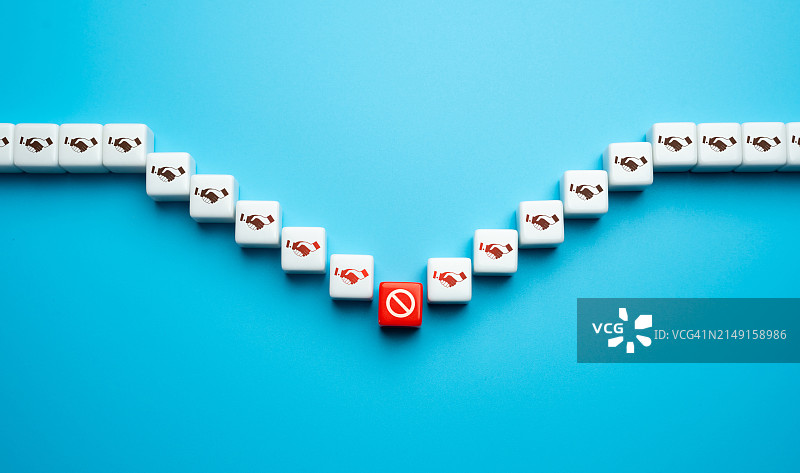 蓝色背景上的文字俯视图片素材