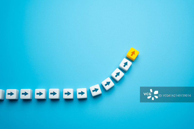 蓝色背景上的文字俯视图片素材