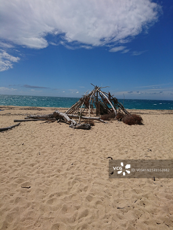 海滩对着天空的美景图片素材